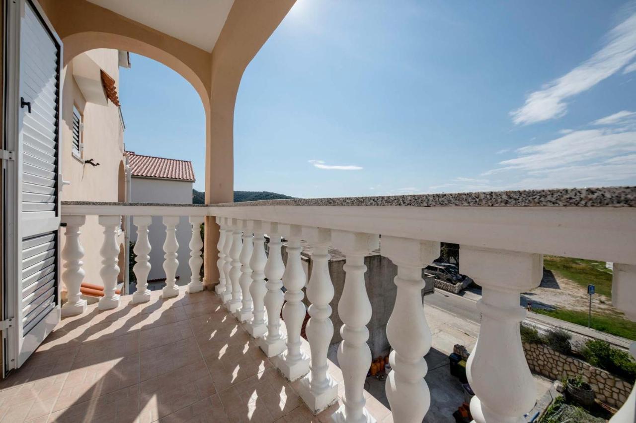 Appartement 3 *