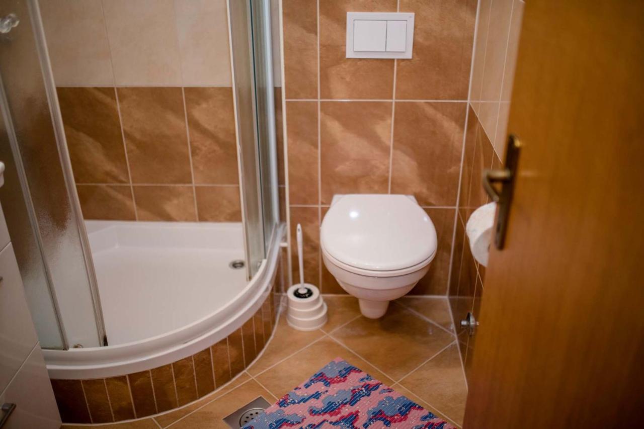 Apartament 3 *