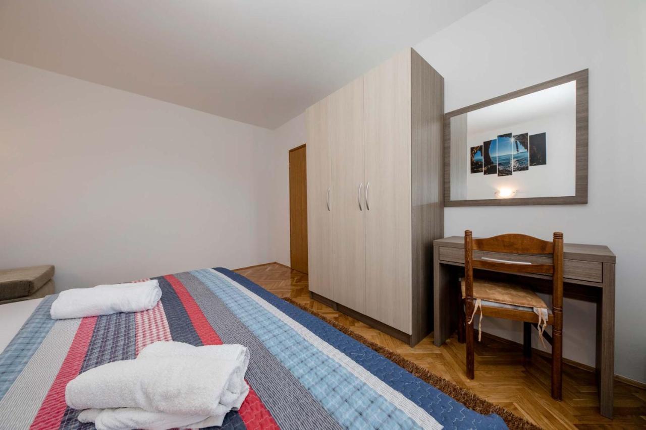 Apartment 3 *